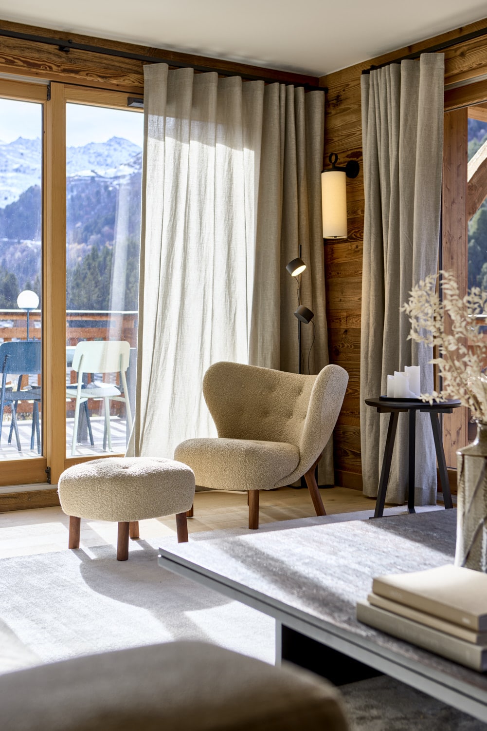 mobilier et ambiance sur mesure pour un chalet de 240 m2 à meribel mottaret (savoie)25