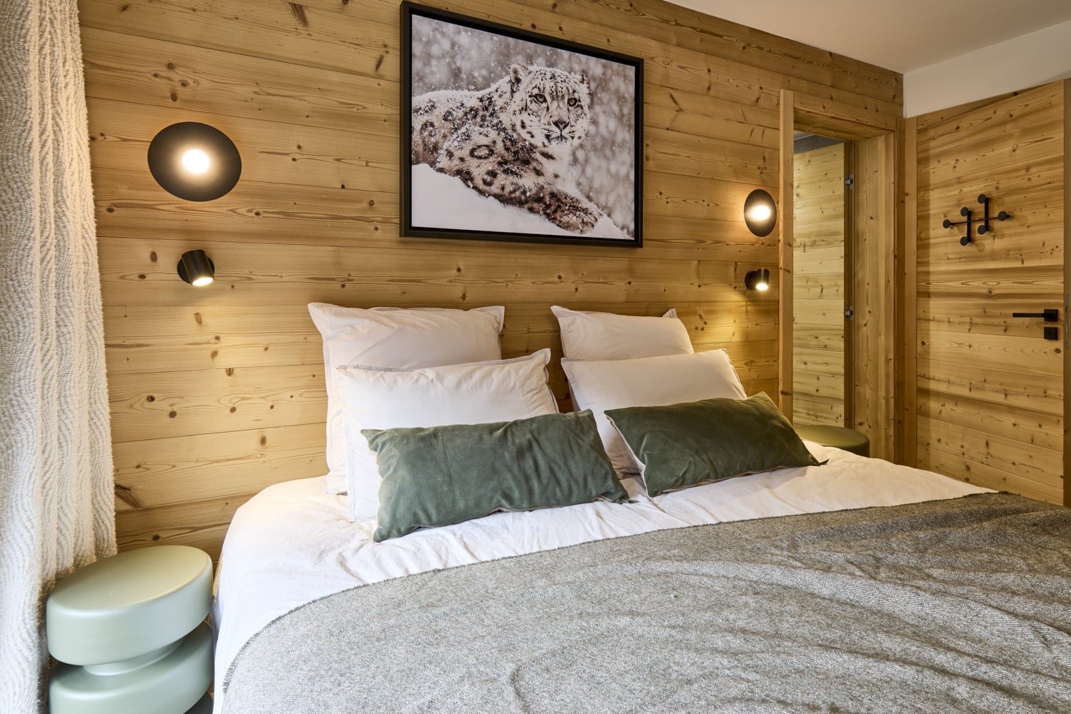 mobilier et ambiance sur mesure pour un chalet de 240 m2 à meribel mottaret (savoie)46